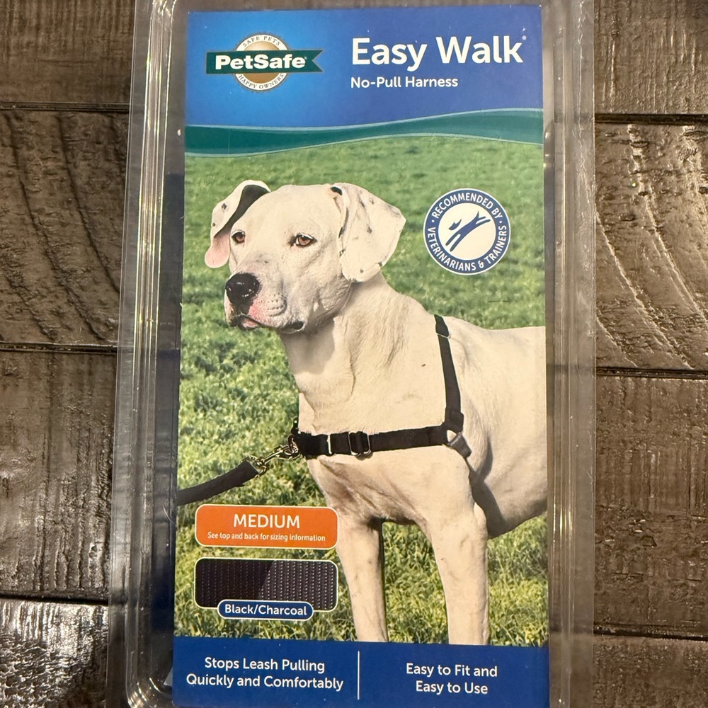 Easy Walk No-Pull Harness, Size Medium, New In Box, Color Black/Charcole